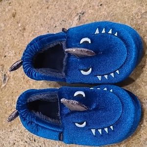 TOTES BLUE SLIPPERS MONSTER SHARK SIZE 11-12 NEW TODDLER BOY